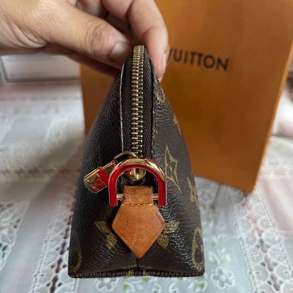 Authentic Louis Vuitton cosmetic pouch pm - Picture 8 of 9